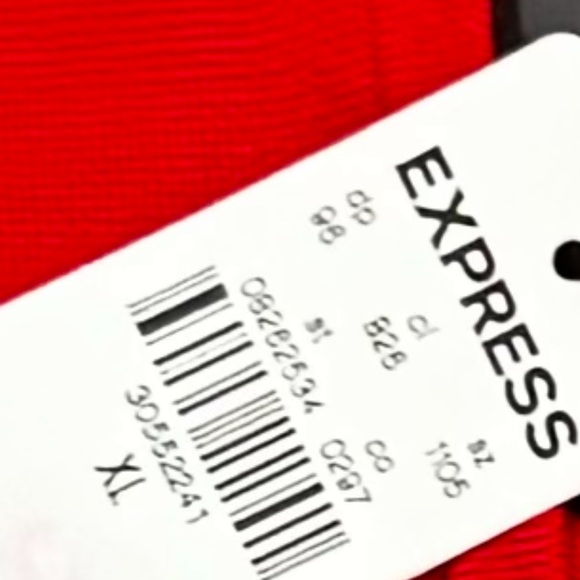 Express Bodycon / Body Contour Cropped
Top in Red. Criss Cross Back. Size XL - Picture 5 of 5